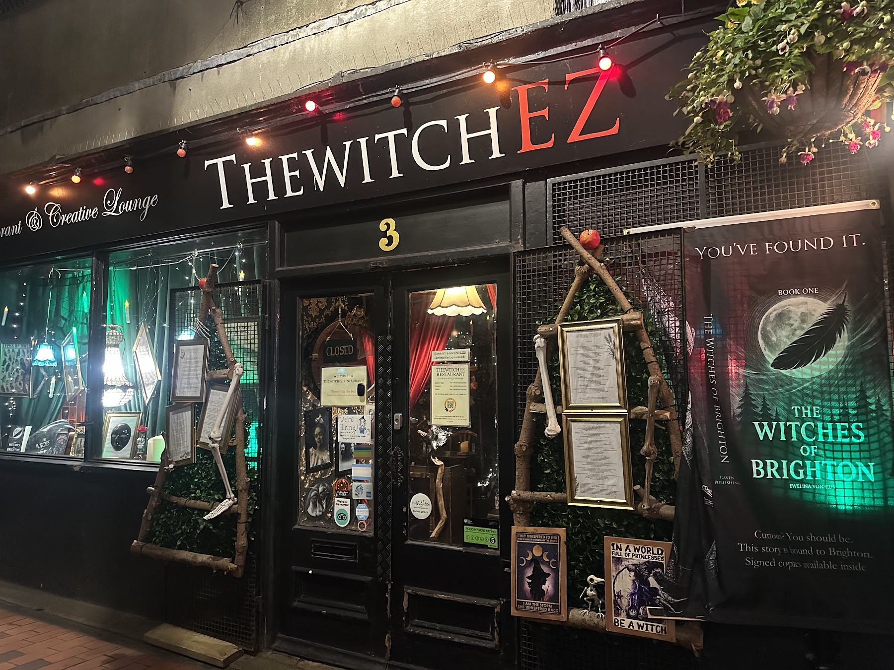 ThewitchEZ restaurant website concept